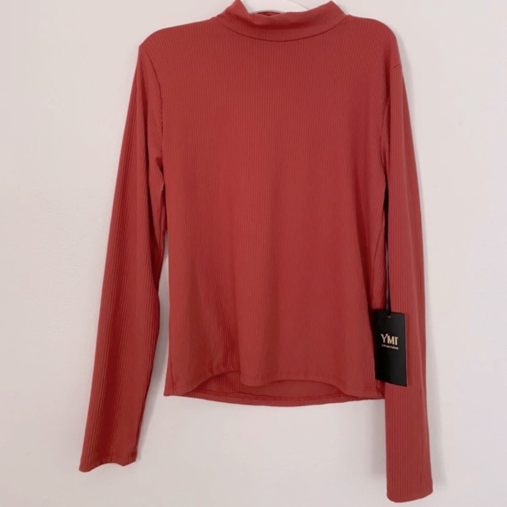 Women’s fitted top